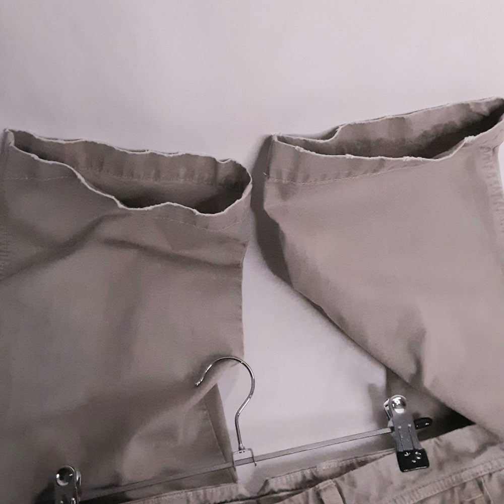 đź–¤American Eagle Outfitters Khaki Pants - Picture 6 of 9